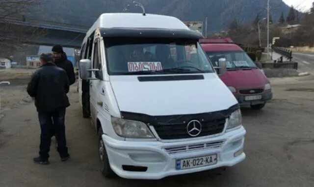 Адлер ереван. Микроавтобус Грузия. Микроавтобус Ереван Тбилиси. Ереван Тбилиси автобус. Владикавказ Тбилиси Ереван.