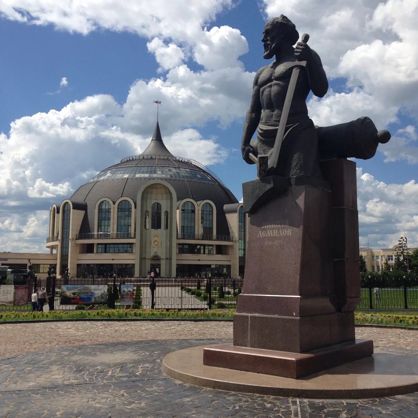 Тульский музей. Тульский государственный музей оружия. Музей оружия Тула. Памятник Тульский музей оружия. Тульский музей оружия площадь.