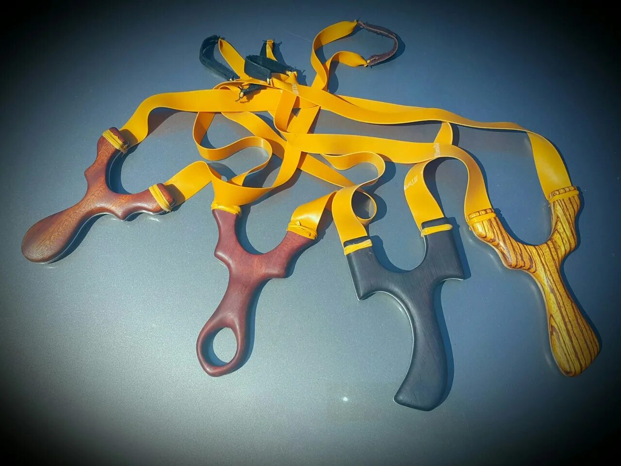 Рогатка. Малыш с рогаткой. Рогатка. Рогатка «мв» catapult. Женская рогатка.