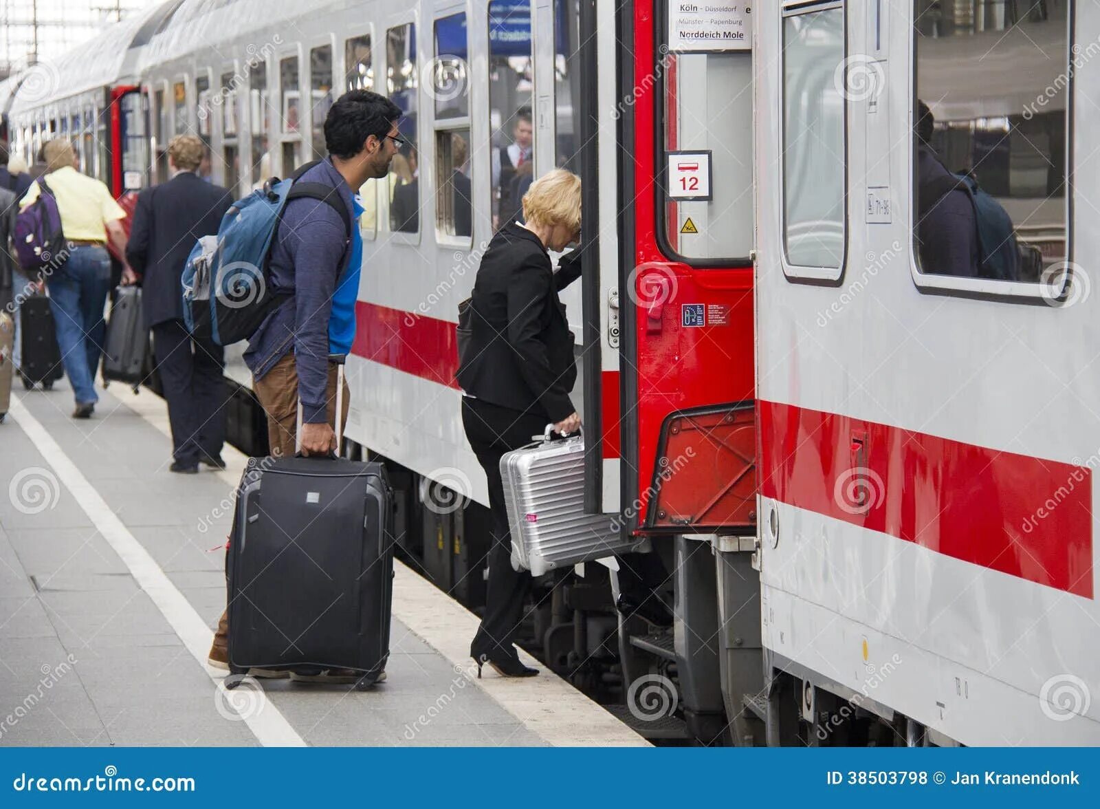 Перрон с поездом Германия. Люди садятся в поезд в Германии. Get on the Train. Get off a Train картинка. To get on a train