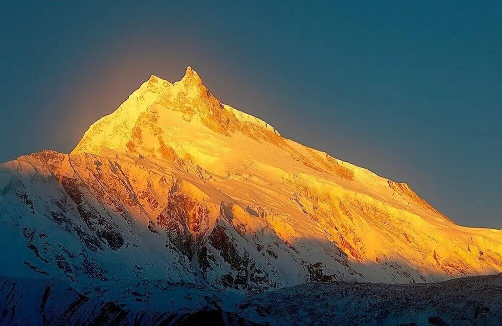Какие горы более молодые. Гора Манаслу Гималаи. Гималаи Эверест Джомолунгма. Манаслу гора и Эверест. Гора Эверест (Джомолунгма). Гималаи.