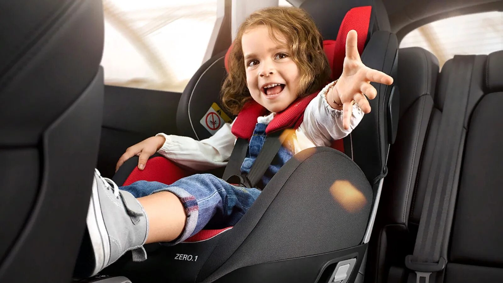 Детское удерживающее устройство автокресло. Детское автокресло. Детский кресло для автомобиля. Ребенок в детском кресле. Ребенок в автокресле.
