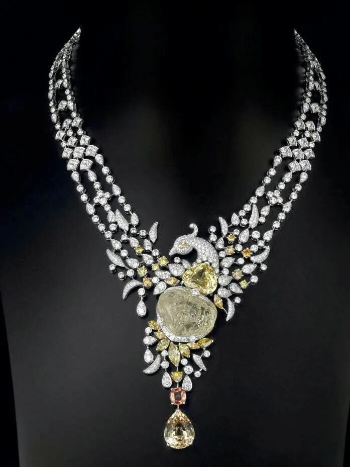 Ювелир надежды. Бриллиантовое колье cartier. стиль картье ювелирные колье. garrard jewellery. заставка на телефон вертикальная ювелирные колье.