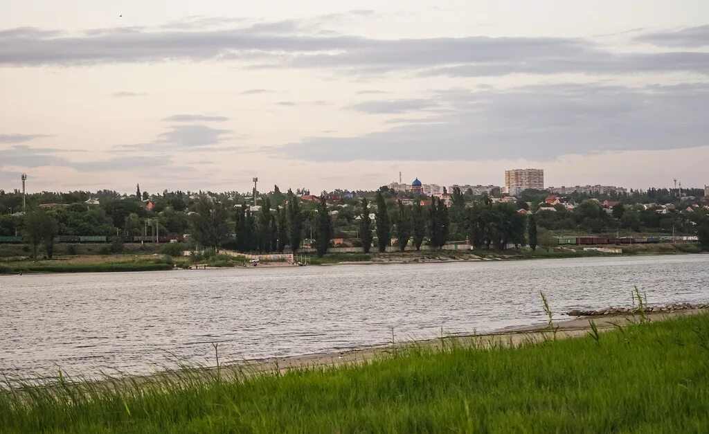 Левый берег читать. Ростов на Дону Александровка вид на Дон. Левбердон ,Ростова на Дону. Ростов на Дону вид с левого берега. Левый берег Дона Ростов на Дону.