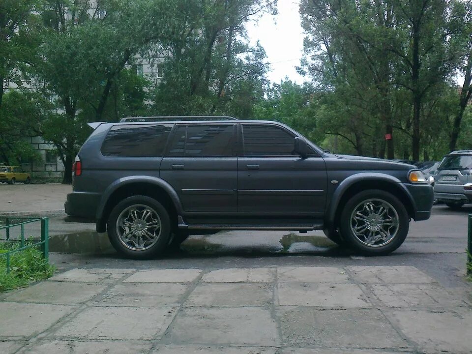 Колеса паджеро спорт 1. Диски Mitsubishi Pajero Sport 1. Паджеро спорт 1 r20. R18 на Паджеро спорт 1. Диски Митсубиси Паджеро спорт 1.