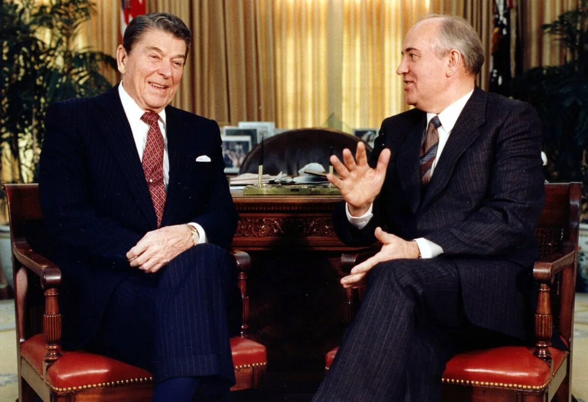 Встречи горбачева с президентами сша. Встреча горбачева и рейгана. Встречи горбачева с президентами сша. Переговоры горбачева и рейгана в рейкьявике. Горбачева и р.