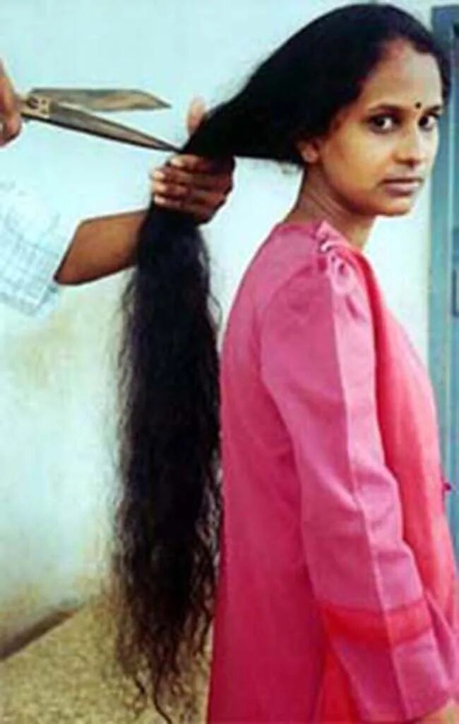 Почему цыгане косоглазые. Индианки с длинными волосами. Индус с длинными волосами. Отрезала длинную косу. Отрезание длинных волос.