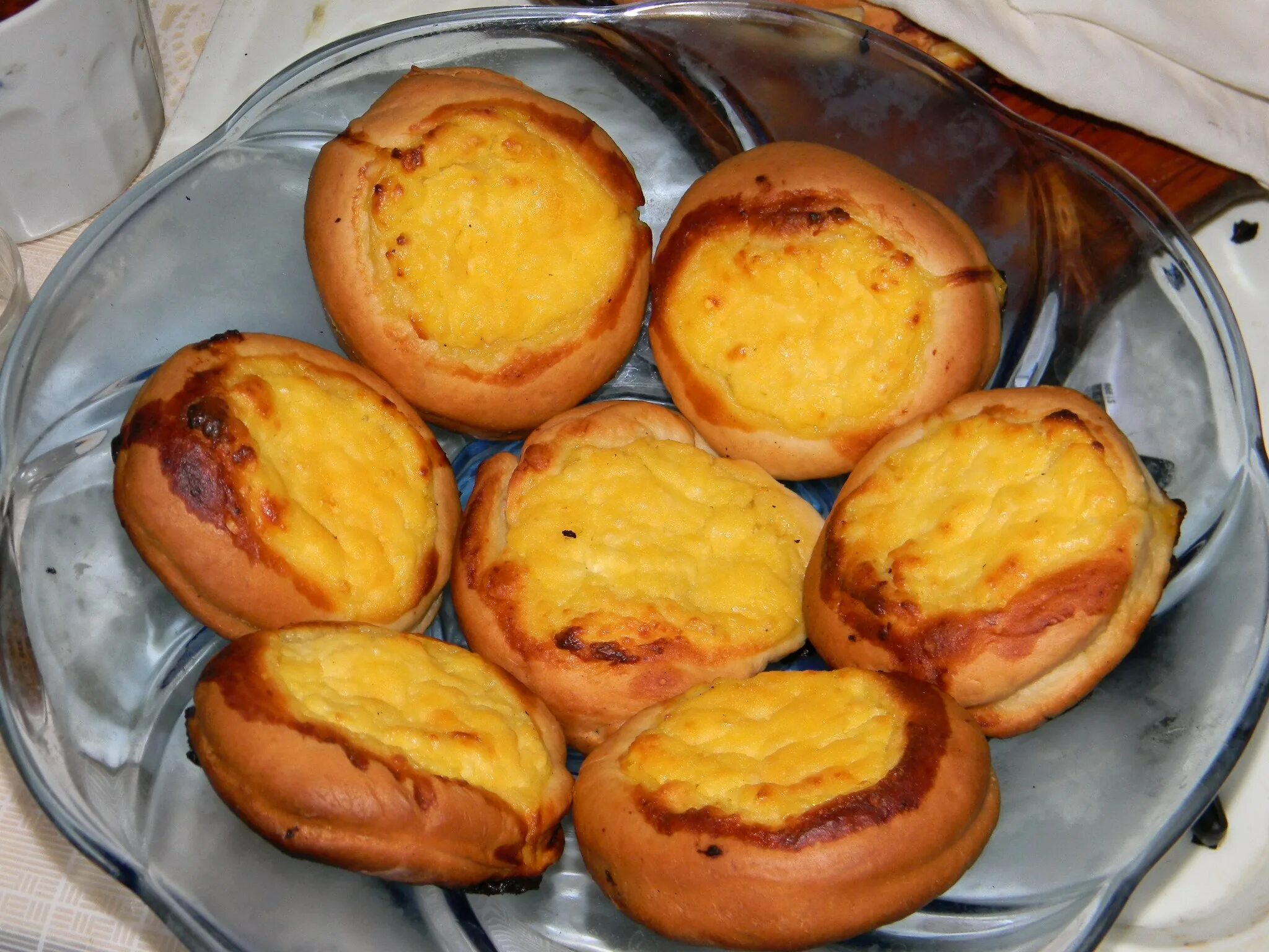 Шаньги с картошкой. Шаньга с шаньгой. Уральские шаньги. Шаньги, ватрушки. Татарская выпечка шаньги.