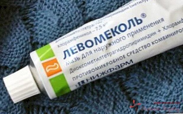 Крем мазь от раздражения на коже. Мазь от прыщей. Чем помазать раздражение на лице. Чем помазать раздражение на лице. Мазь от раздражения кожи.