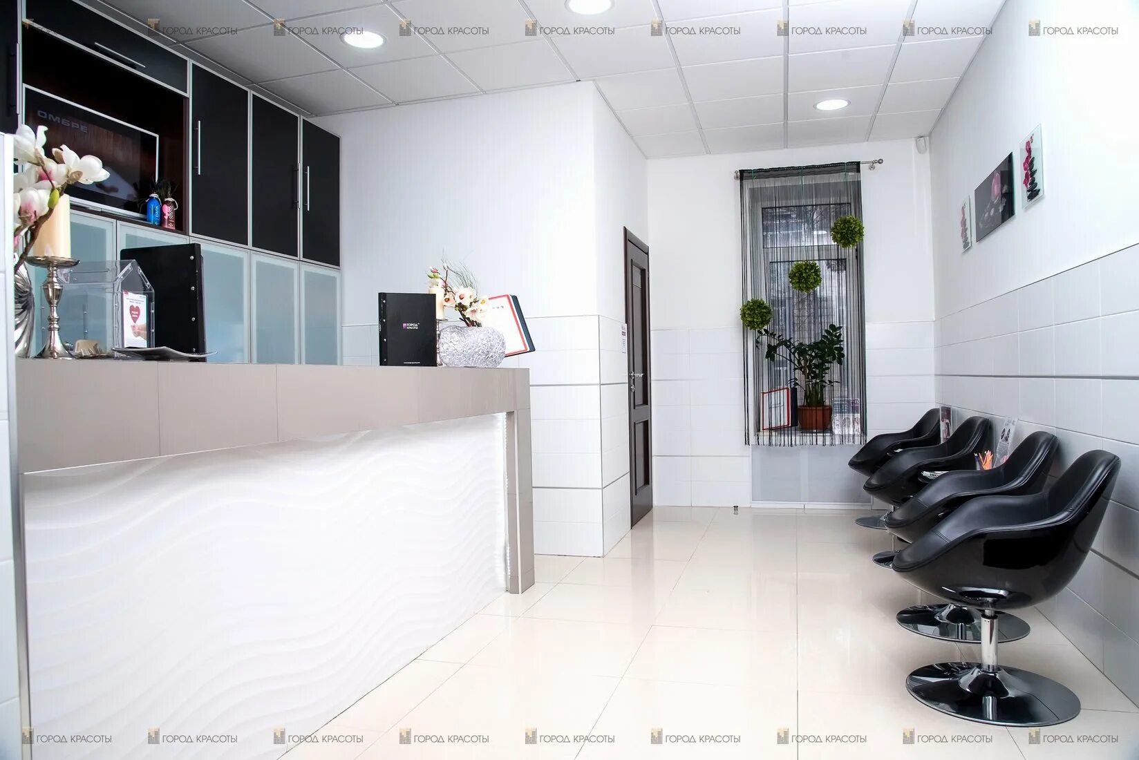 дизайн салона красоты. салон парикмахерская интерьер. интерьер парикмахерской маленькой. зона парикмахера. зона парикмахера.