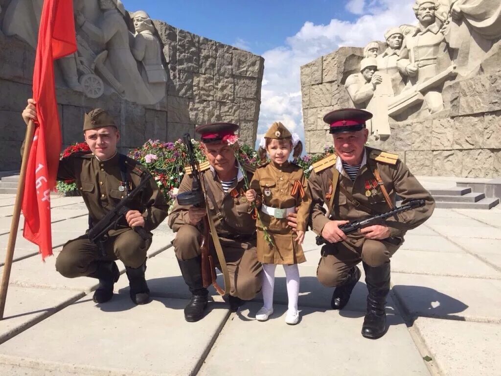 Мирное время группа. Мирное время. Солдат в мирное время. Фотография мирного времени. Мирное время фото.