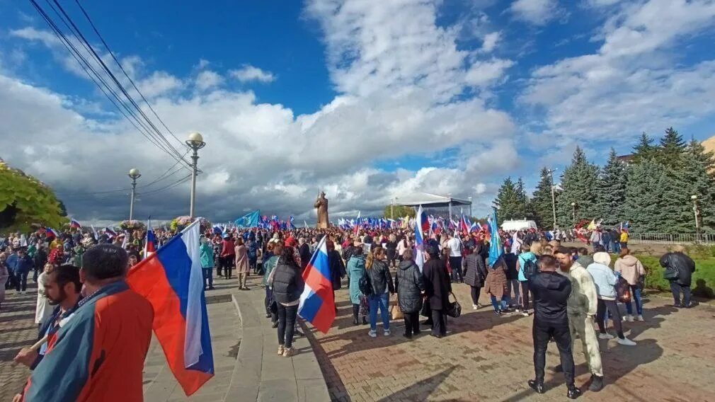 Митинг в Ставрополе. Митинг концерт Ставрополь. Жители Ставрополя. Крепостная гора Ставрополь митинг.