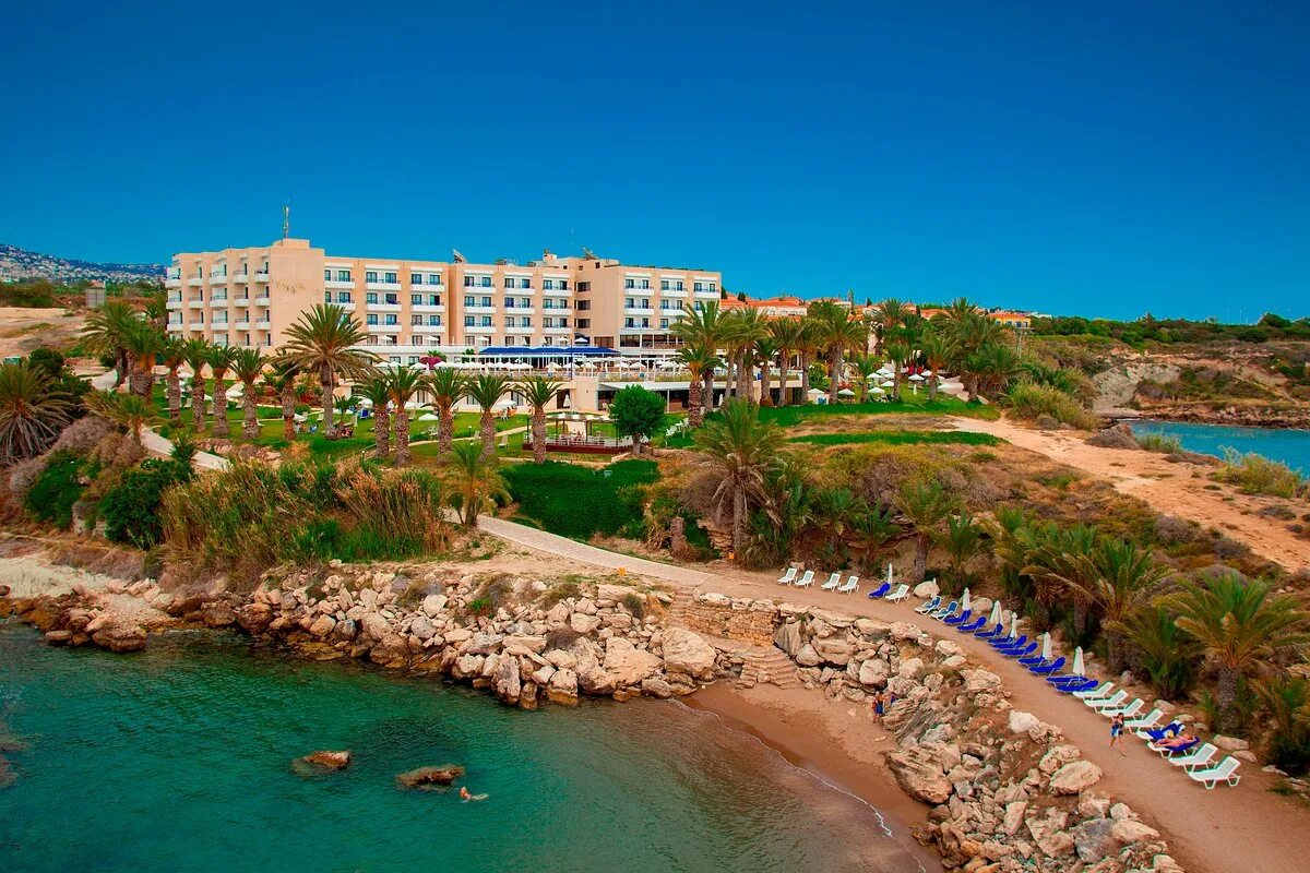 Кипр пафос отель трехлинейный. Куинс. Queen's bay. Пафос кипр. Отель квин драген фото.