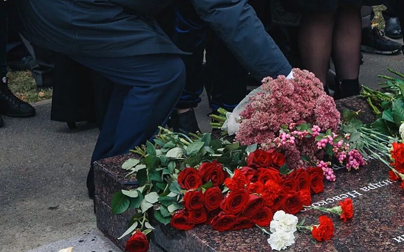 В Удмуртии простились с погибшим на Украине. Родственники погибших в спецоперации