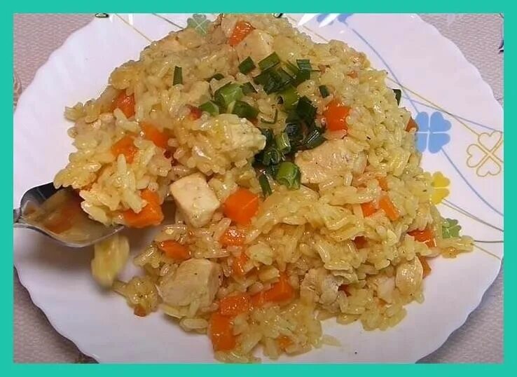 Рассыпчатый рис с курицей. Рис с курицей и морковью. Рич с курицей на сковороде. Рис с овощами и курицей на сковороде. Рис с курицей на сковороде.