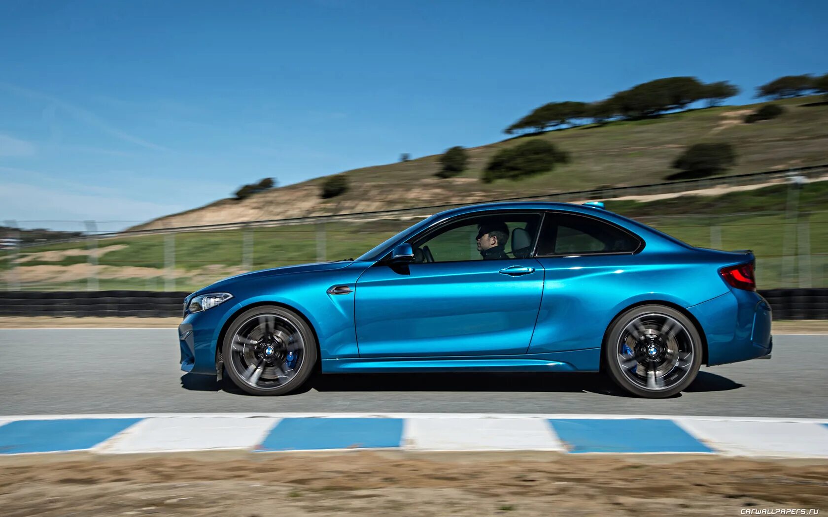 Bmw m coupe. BMW m2 Coupe. BMW m2 2016. BMW m2 сбоку. BMW m2 Coupe сбоку.