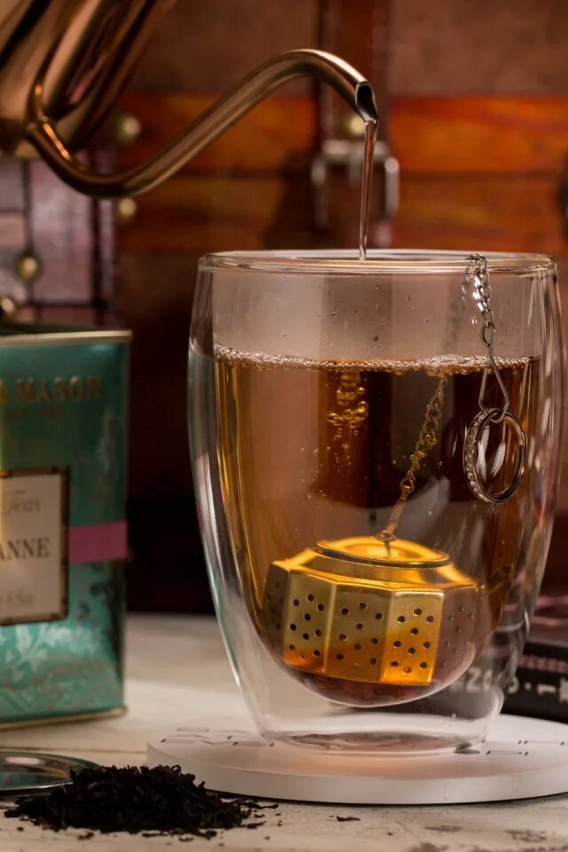 Чай со стаканом. Чай в стакане. Бокал для чая. Стакан с чаем. Чайный стаканчик.