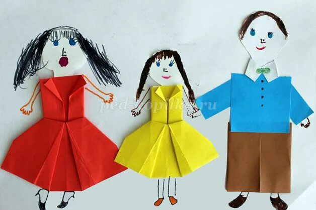 Оригами семей. Аппликация наша новая кукла в старшей группе. Конструирование куклы из бумаги в старшей группе. Оригами на тему семья. Конструирование на тему семья.