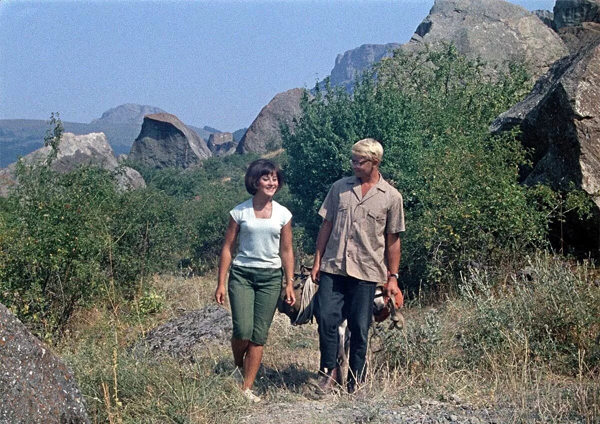 кавказская пленница дача саахова. орлиное гнездо кавказская пленница. места съемок кавказской пленницы. белая скала крым кавказская пленница. где снимали кавказскую пленницу в каком году.