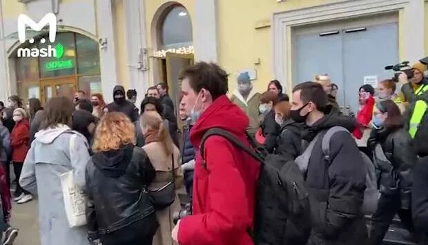 Кто такой навальный и за что умер. Митинг за Навального СПБ. Митинг в Санкт-Петербурге сейчас против Путина. Пикет на смерть Навального. Протест Навального в Чите 2015.