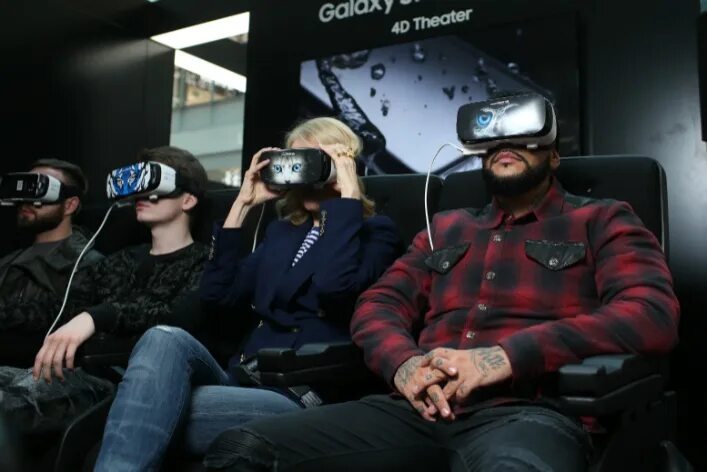 виртуальная реальность в кино. кинотеатр в очках виртуальной реальности. виртуальная реальность в кино. Vr очки v kinoteatrah. кинотеатр в vr очках.