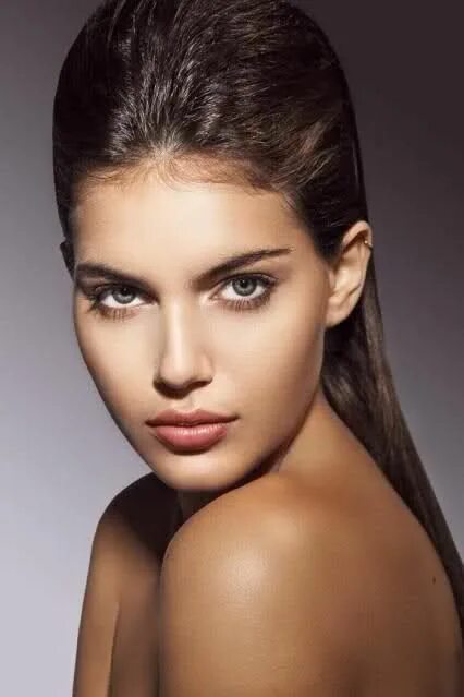 Lisha инстаграм. Жозефин скривер родители. Миранда керр зеленые глаза. Малка чаплин. Барбара палвин чб портрет.