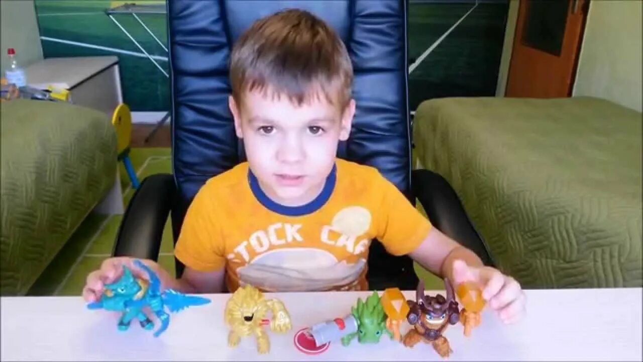 Музыкальная игрушка из макдональдса старая. Фиксики макдональдс. Скайлендерс макдональдс. Картонные игрушки макдональдс. Хэппи хэппи игрушки макдональдс.