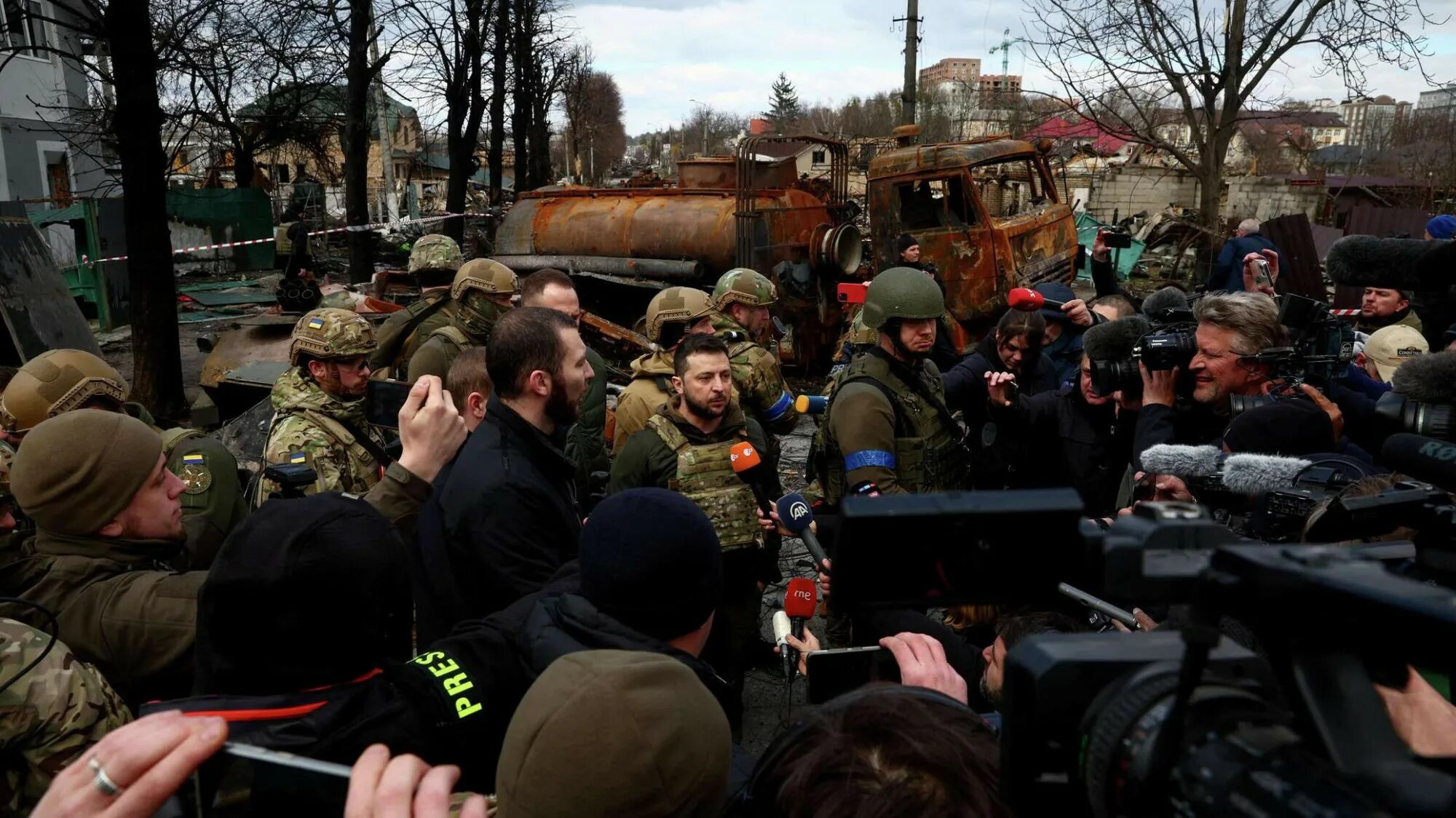 Видео украины на сегодня на русском. Видео украины на сегодня на русском. Украинские солдаты с острова змеиный. Видео украины на сегодня на русском. Новости украины.
