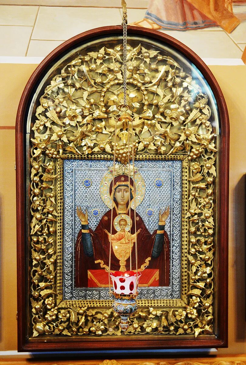 икона неупиваемая чаша во введенский владычный монастырь. высоцкий монастырь неупиваемая чаша. серпухов монастырь неупиваемая чаша. икона чаша серпухов. икона неупиваемая чаша в серпухове высоцкий монастырь.