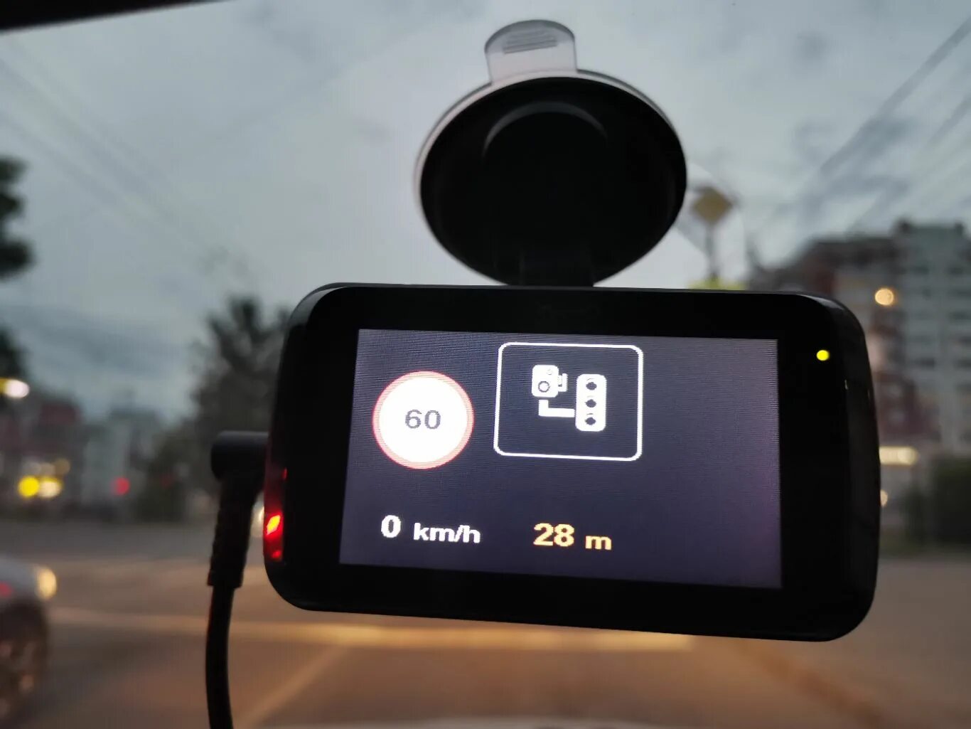 Регистратор 90. Mio MIVUE i90, GPS. Видеорегистратор с радар-детектором mio MIVUE i95. Регистратор с радар детектором Мио 95. Регистратор с GPS информатором о камерах.