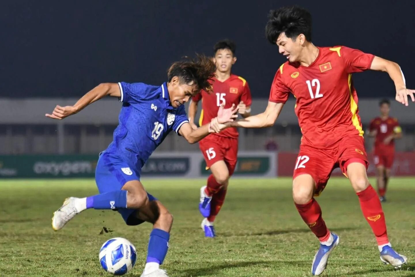 Indonesia vs vietnam 2024. Vietnam u23. Vietnam Thailand da bong. Viet nam Yandi. Лан турнир в Индии.