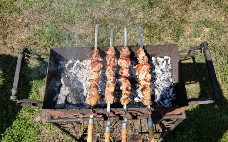 мцвади хоровац. шашлык. шашлык. из вчерашних шашлыков. кахети shashlik.