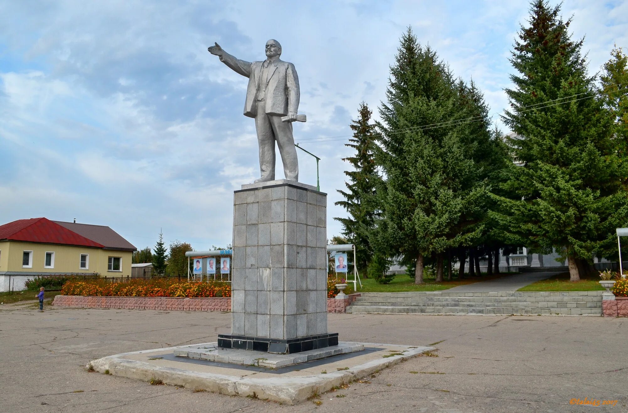 памятник ленину алтай. алтай ленин. алтай ленин. алтай ленин. памятник ленину в селе иня онгудайский район.