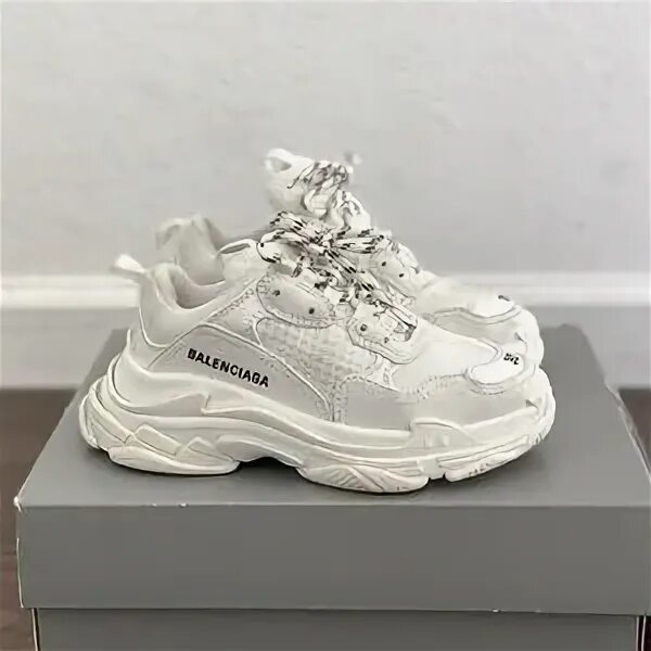 Модель баленсиага. Balenciaga модели. зипка адидас баленсиага. упоротые дорогие модели баленсиага. baleniaga odel lk ehite fhoto.