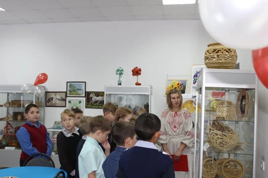 Борисовский сайт белгородская. Дом ремёсел Борисовка Белгородская область. Борисовский дом ремесел. Борисовский дом ремесел выставка. Дом ремесел Белгородского района п.Борисовка мастера.