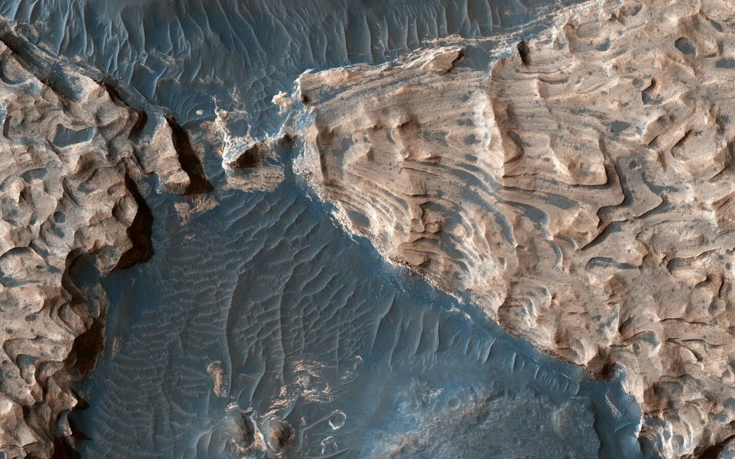 Равнины дна океана. Долины Маринер на Марсе вода. Озера Феникс (плато солнца) Марс. Рельеф дна черного моря без воды.