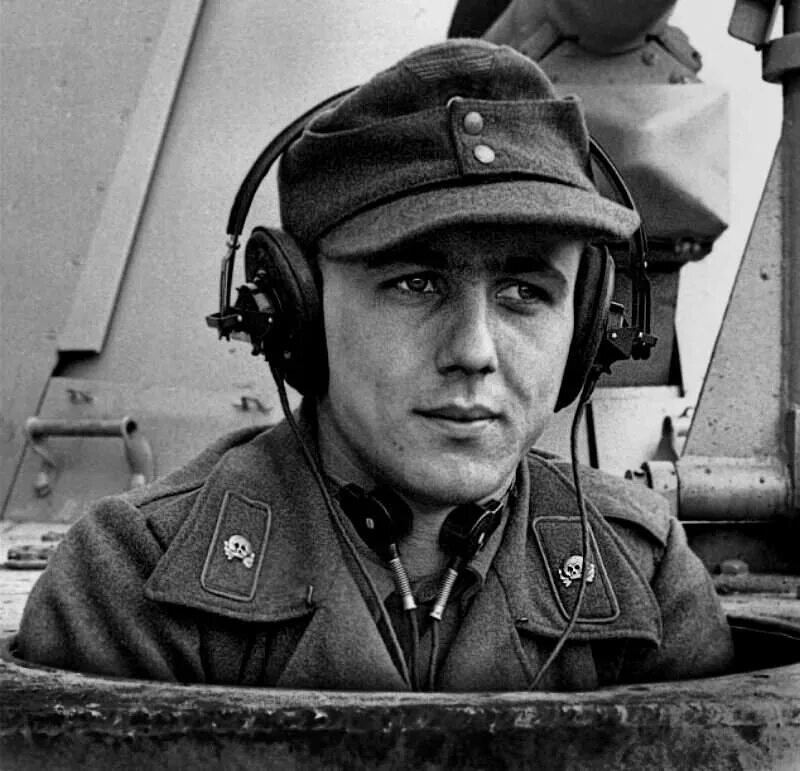 немецкий танкист panzerwaffe. гогенштауфен танк вермахта. форма танкистов вермахта 1941. форма танкистов вермахта 1941. немецкие танкисты второй мировой войны.