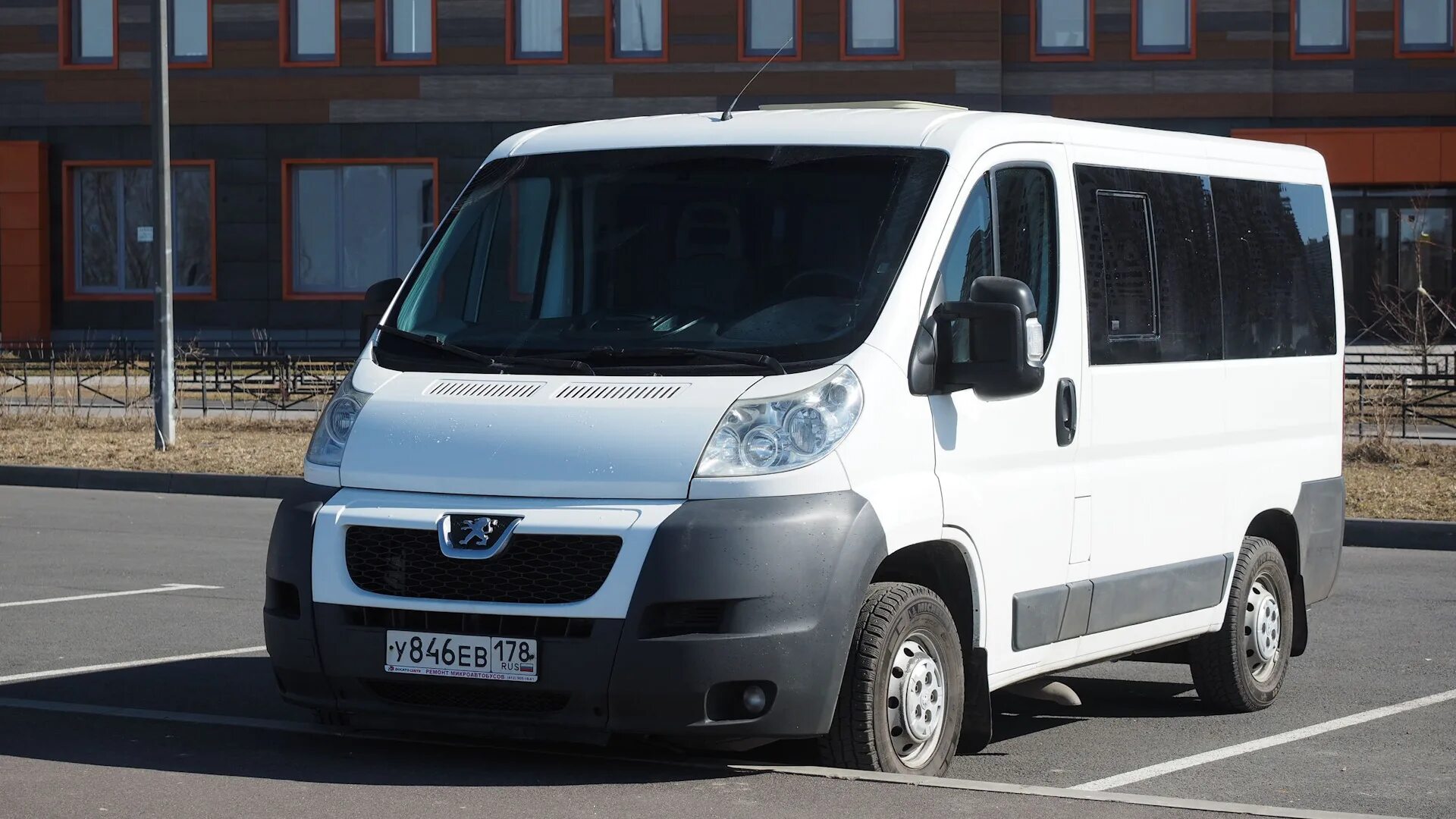 Пежо боксер 1 пассажирский. Пежо боксер минибус. Peugeot Boxer минивэн 2008. Peugeot Boxer маленький. Микроавтобусы купить в спб и лен