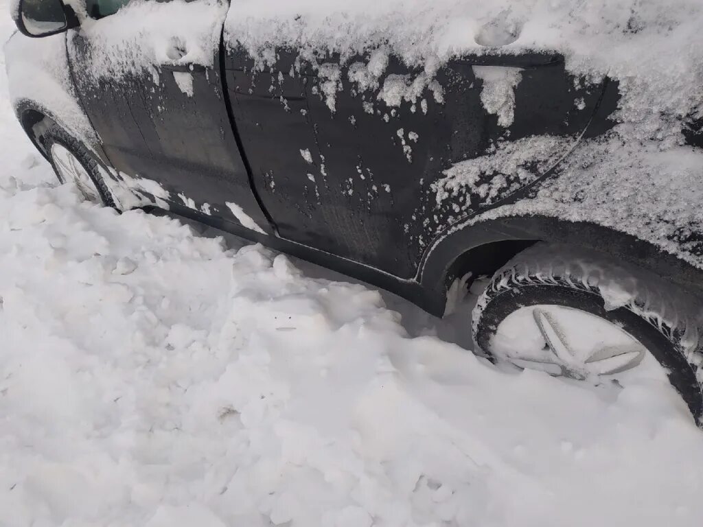 Дорогу завалило снегом. Татарстан завалило снегом. Гранту завалила снегом.