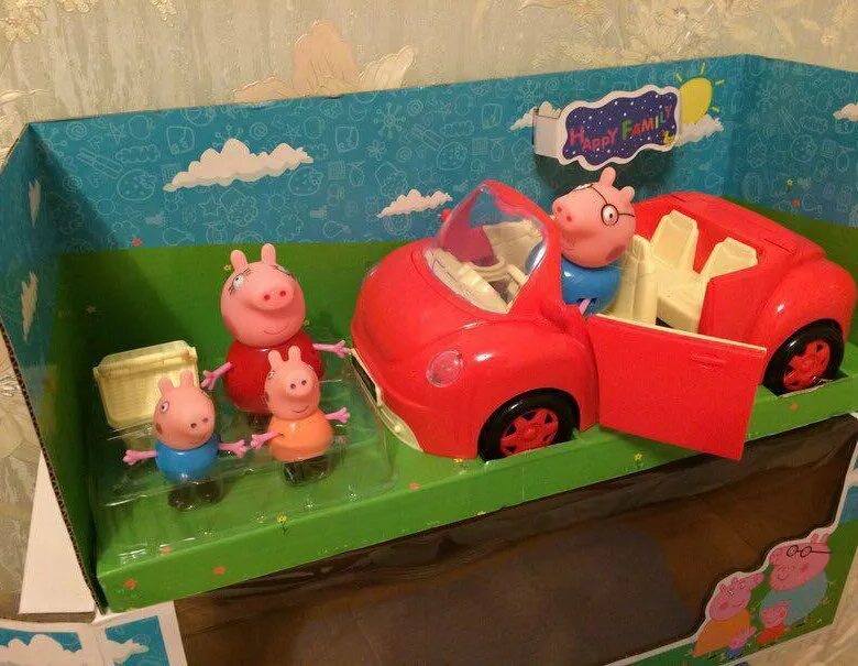 Машина пеппы. Машина свинки Пеппы. Машинка со свинкой Пеппой. Свинка на машинке. Игрушка Свинка с кабриолетом.