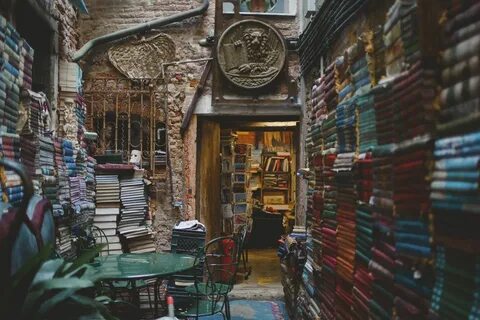 Улица книг