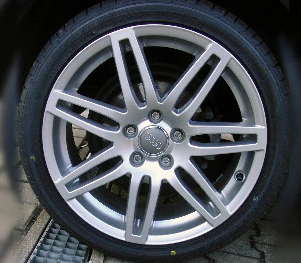 Диск б у 18 купить. Диски Audi r18 5x112. Диски Audi s-line r20. Диски Audi s-line r17. Диски Ауди s line r17 оригинал.