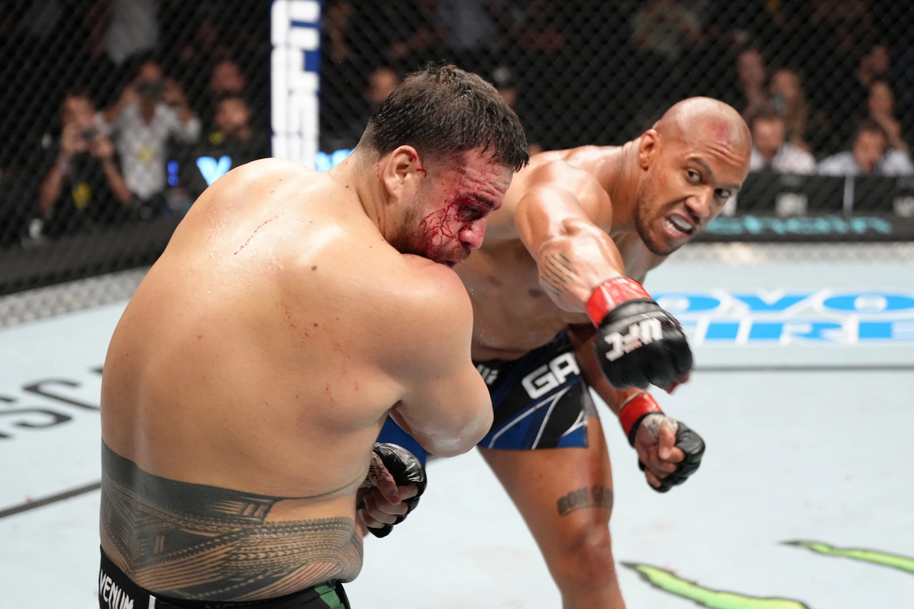 Боец. Ufc fight night туиваса. Ufc background. Сирил ган ufc. Ufc fight night туиваса.