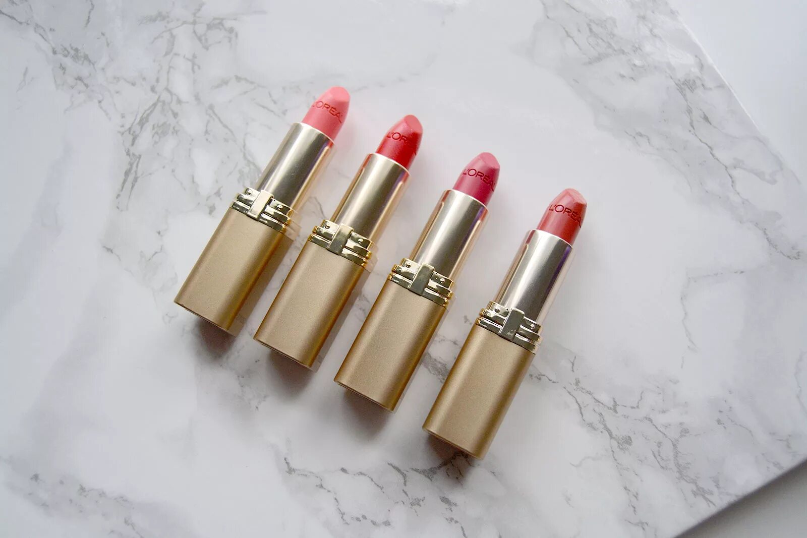 Лореаль колор риш. Помада лореаль колор риш. Губная помада лореаль колор риш. Помада лореаль тона. L'oreal paris колор риш.