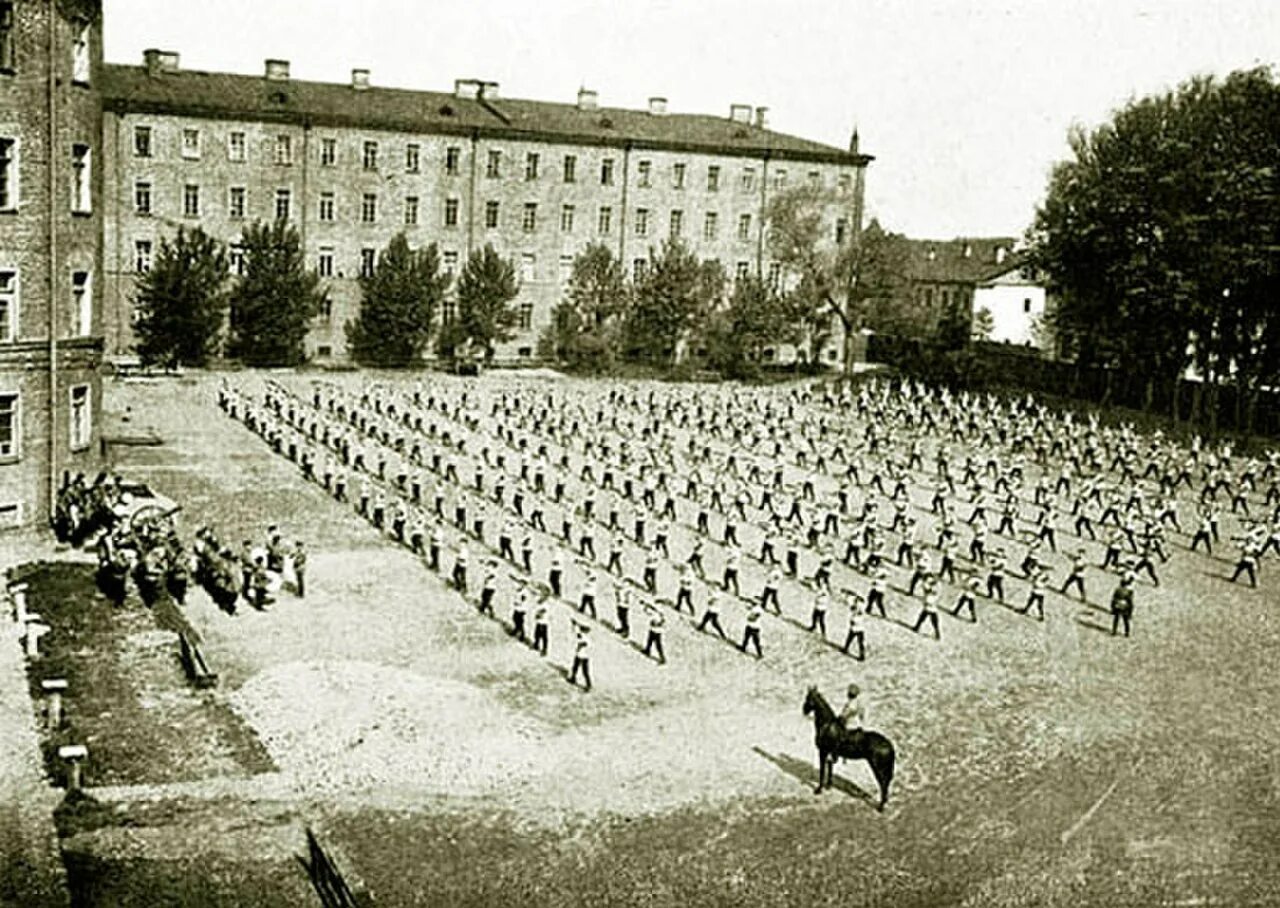 Слово плац. Павловское юнкерское училище. Павловское военное училище до 1917 г. Николаевское военное кавалерийское училище. Первое военное Павловское училище.