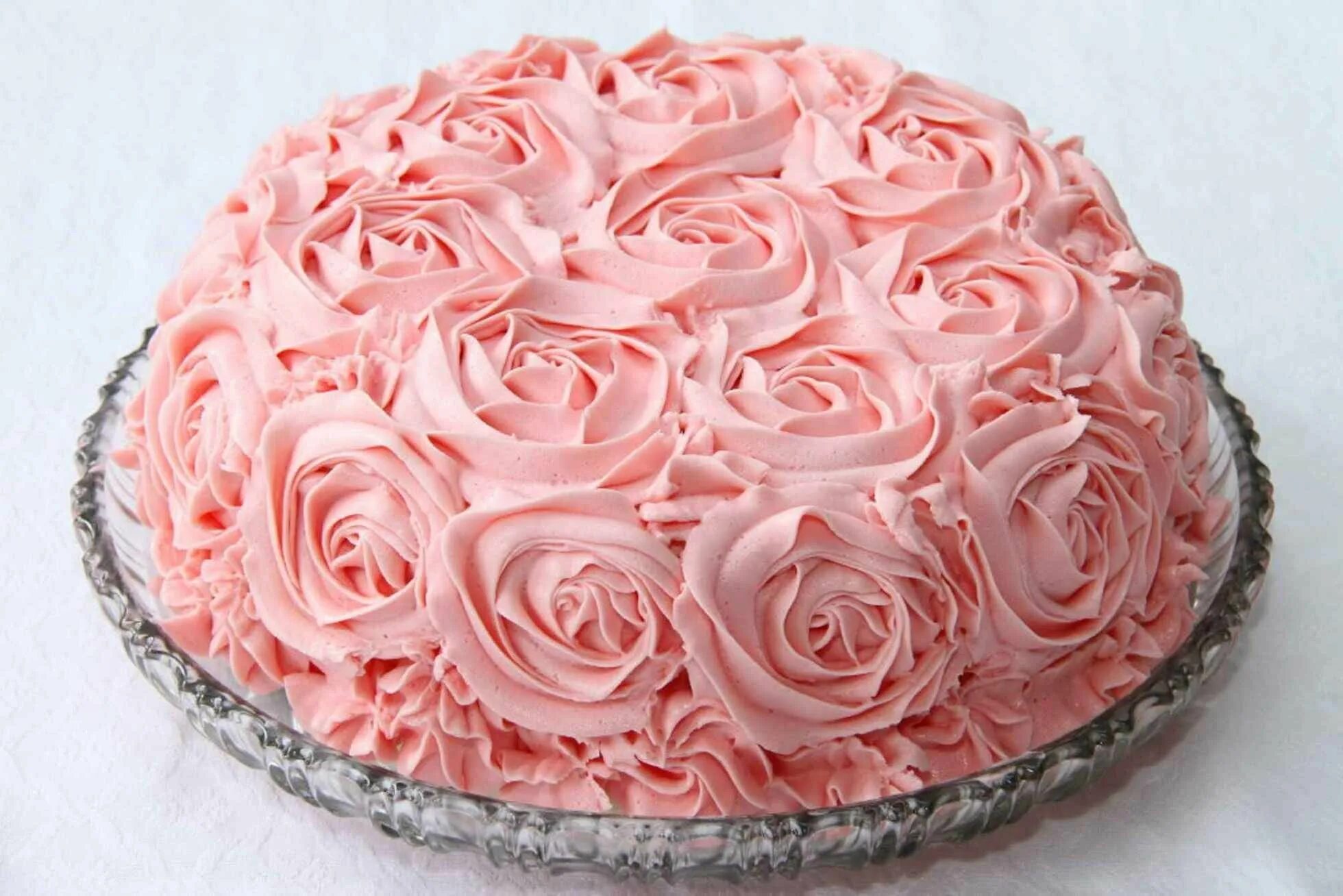 Рецепт белково масляного крема. Торт с розочками. Украшение торта розами. Торт с розами из крема. Украшение торта розами из крема.