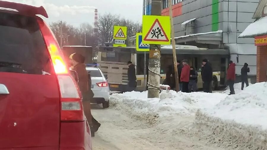 ДТП автобус Электросталь. Авария в Электростали сегодня с автобусом. Происшествия г Электросталь.