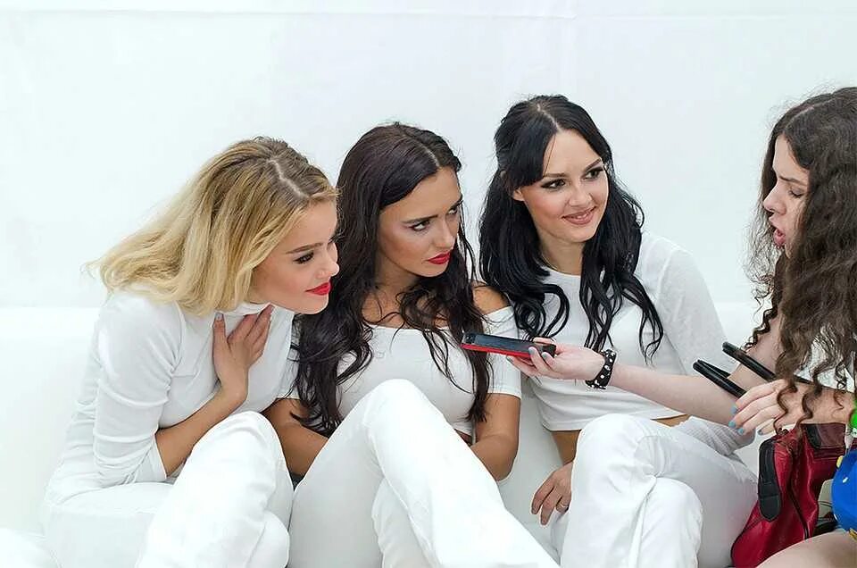 Серебро 2000 год группа. Солистка SEREBRO. SEREBRO участницы. Группа серебро состав.