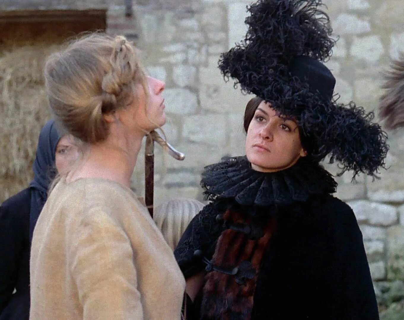 Аморальные истории. Лиз данверс аморальные истории голая. Флоренс беллами. Аморальные истории фильм 1974. Лиз данверс аморальные истории.