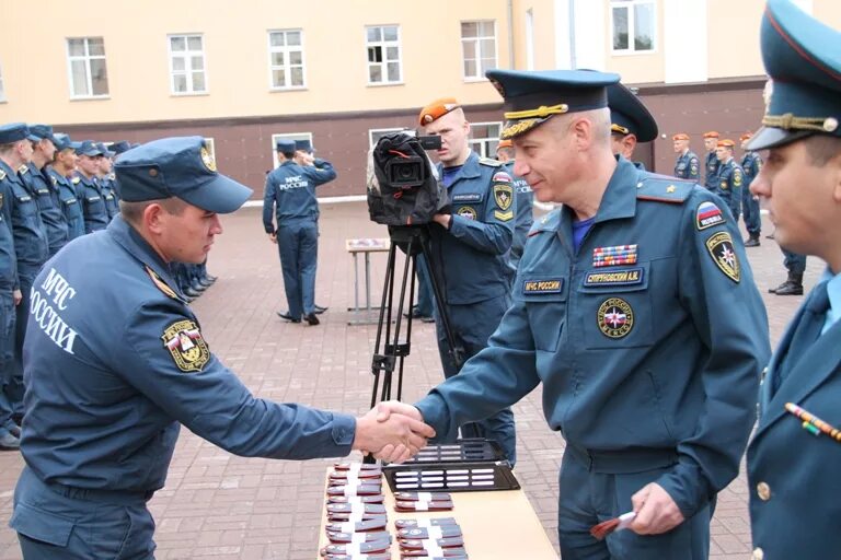 Младший лейтенант МЧС. Мл лейтенант МЧС. Присвоение званий в ГПС МЧС. Младший лейтенант ГПС. Лейтенанты мчс россии